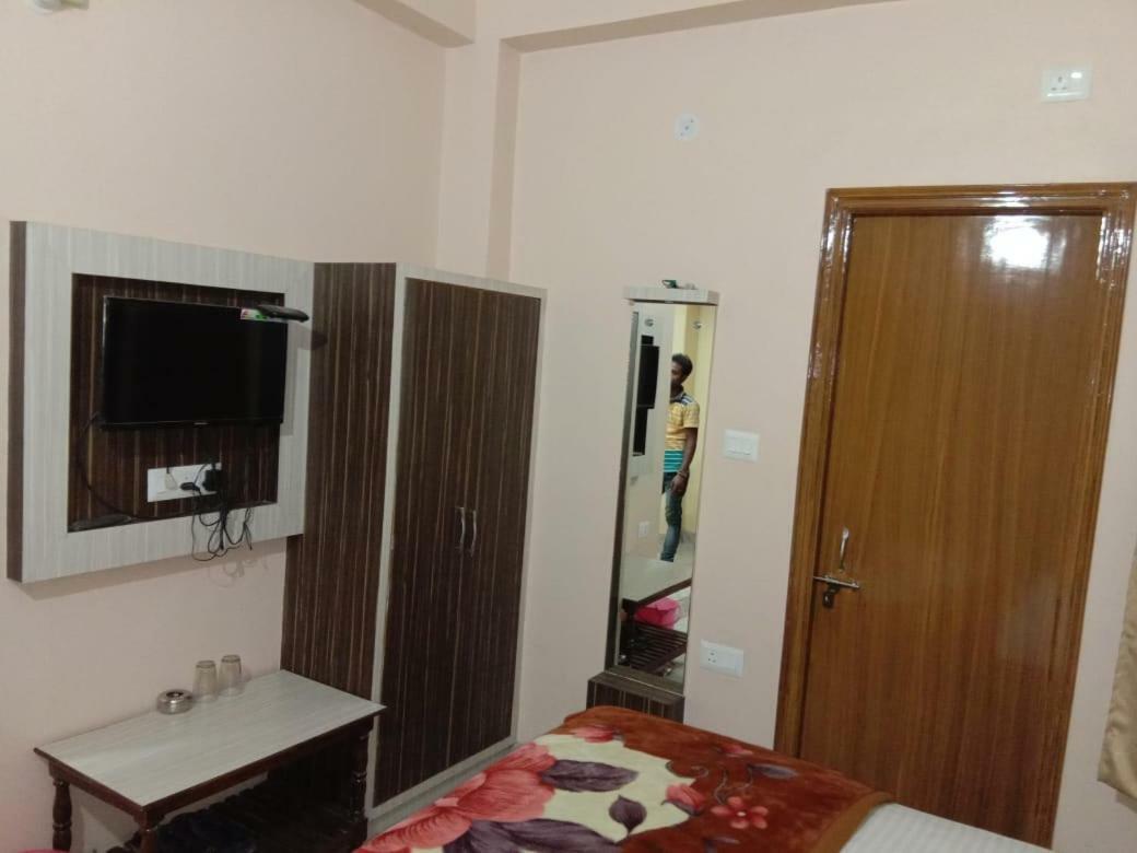 Adb Rooms Hotel De Pal Varanasi Dış mekan fotoğraf
